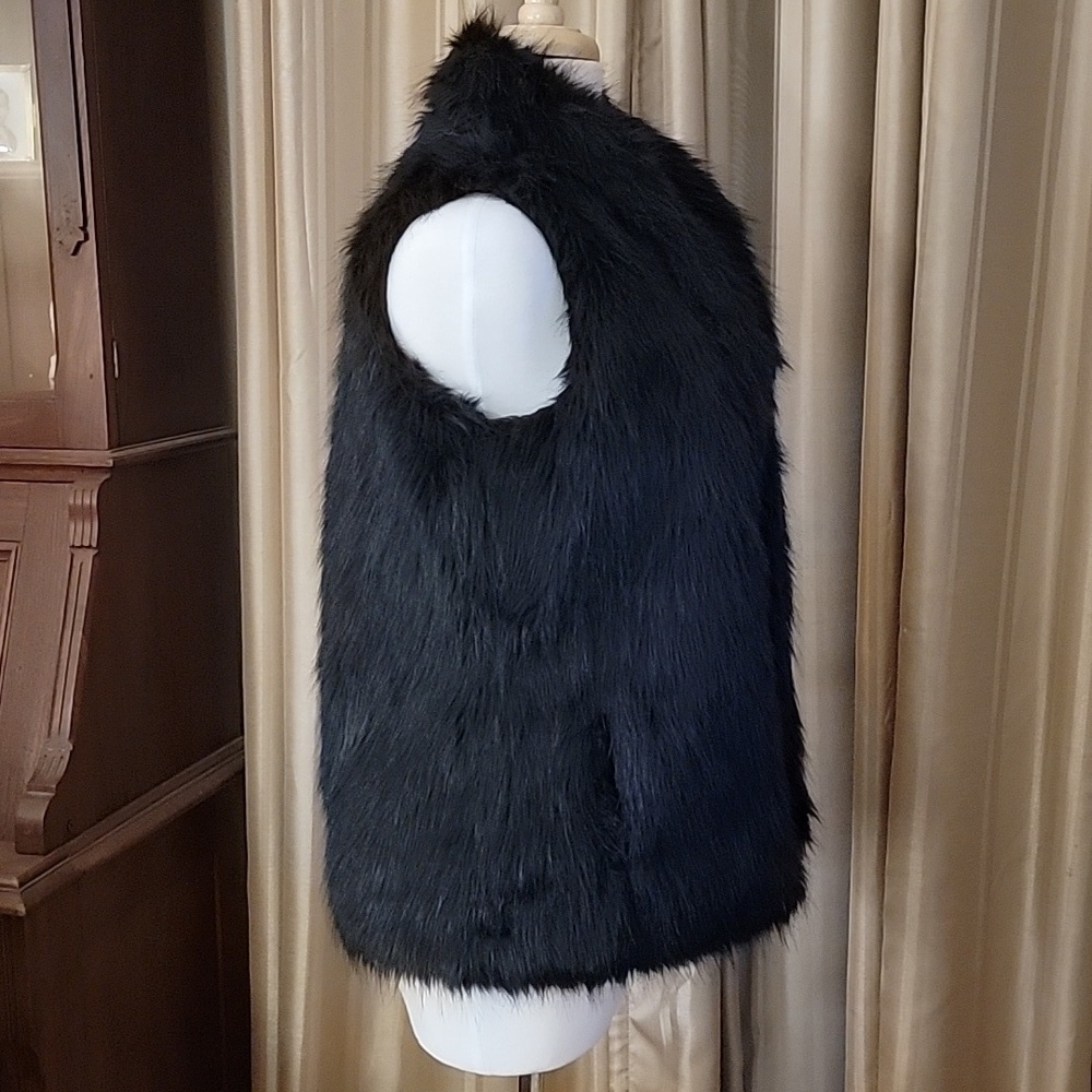 Black Faux Fur Vest Size Small - Picture 3 of 8